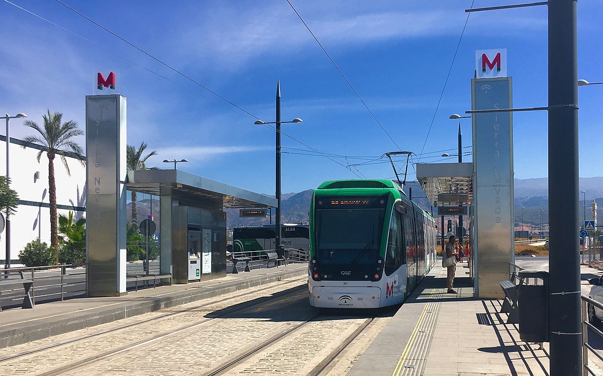 hay metro en granada